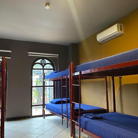 Alajuela Backpackers Airport Hostel Экстерьер фото