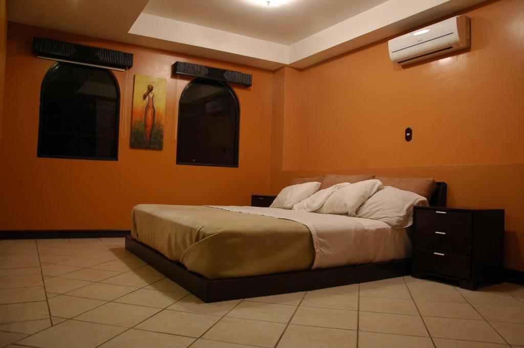 Alajuela Backpackers Airport Hostel Экстерьер фото