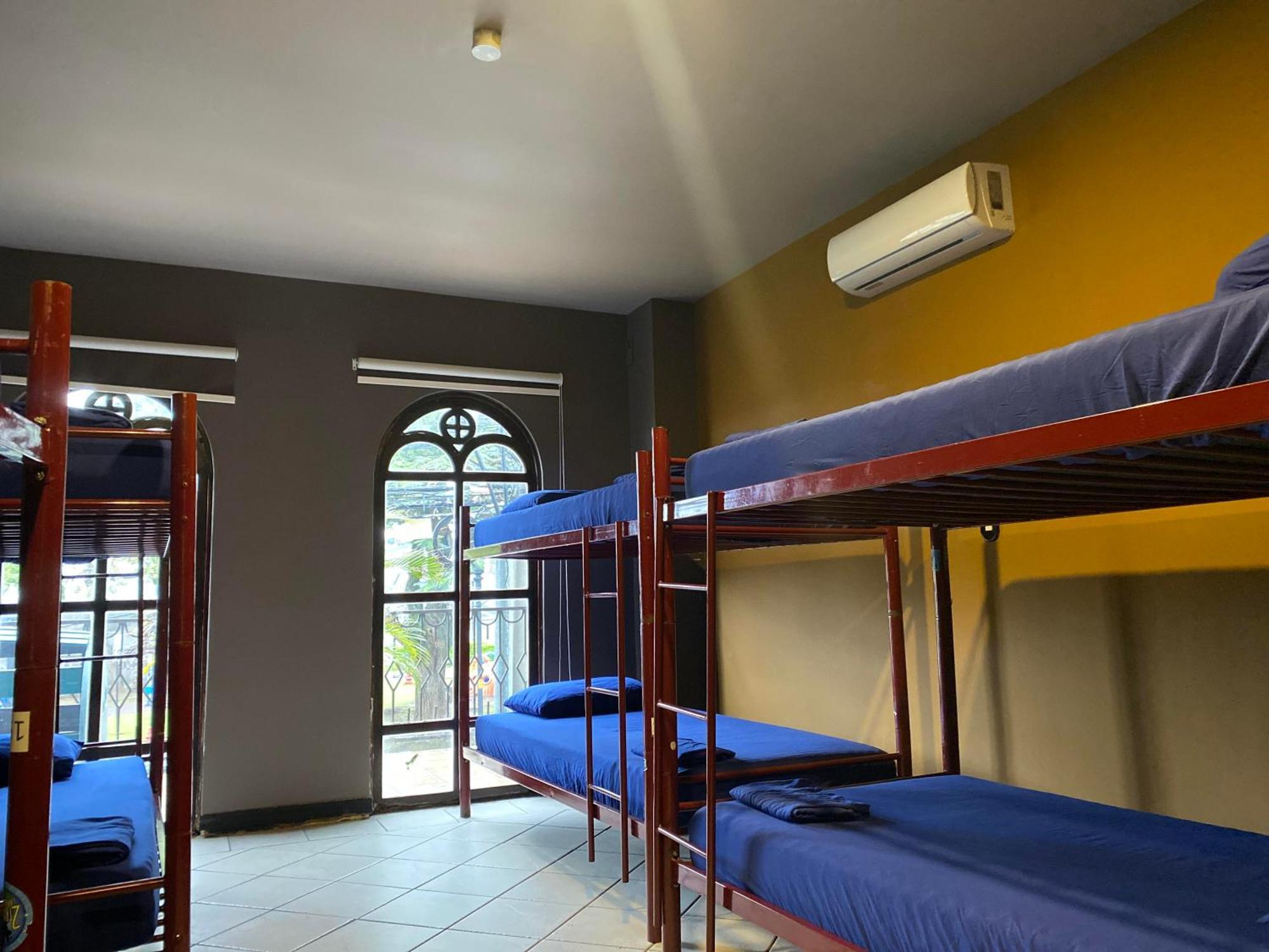 Alajuela Backpackers Airport Hostel Экстерьер фото