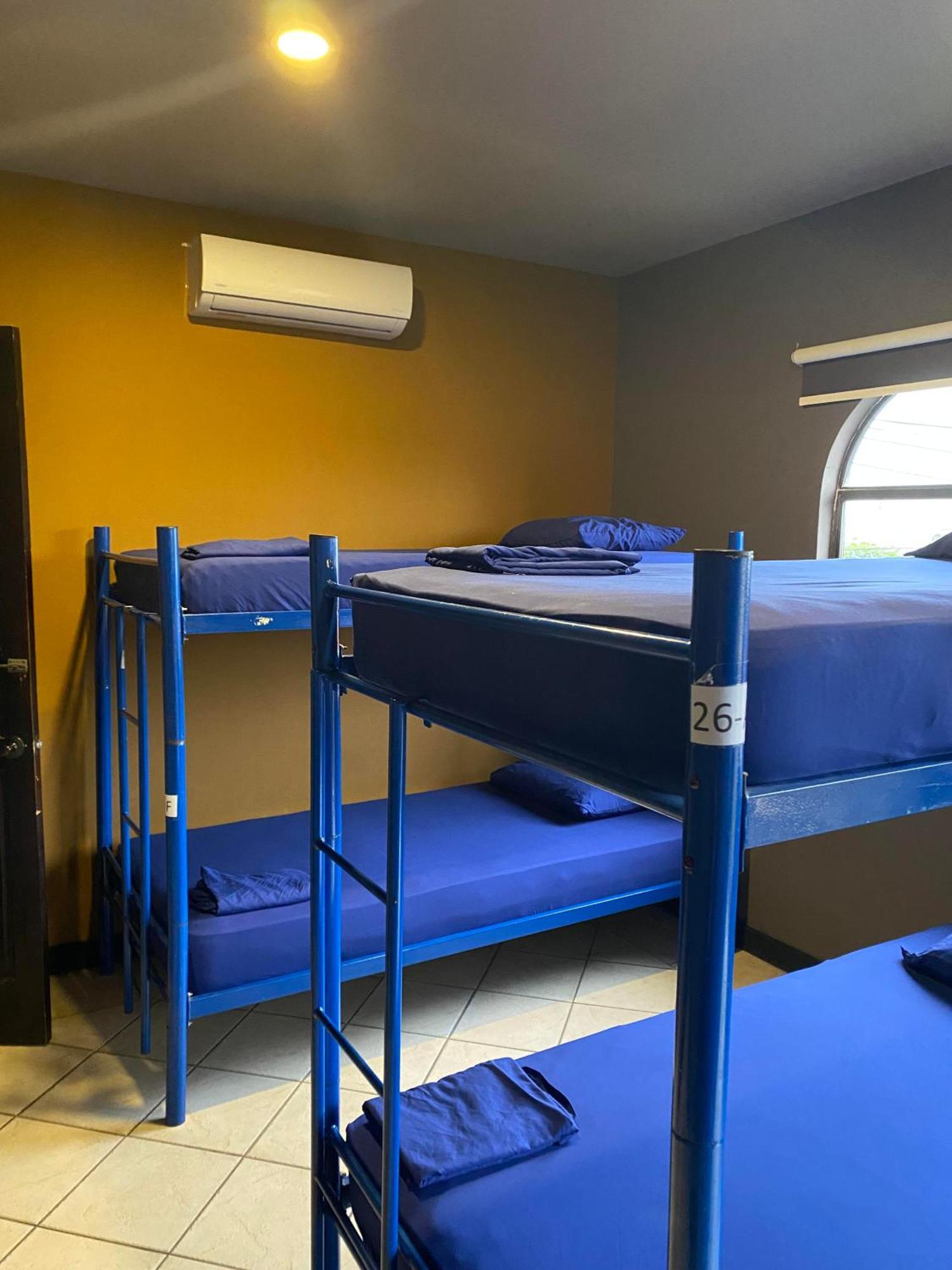 Alajuela Backpackers Airport Hostel Экстерьер фото