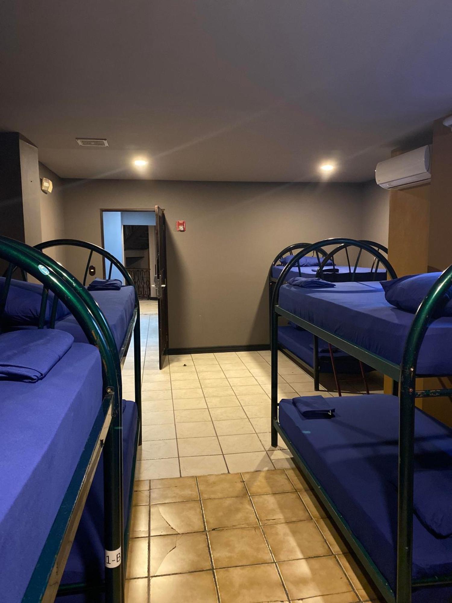 Alajuela Backpackers Airport Hostel Экстерьер фото