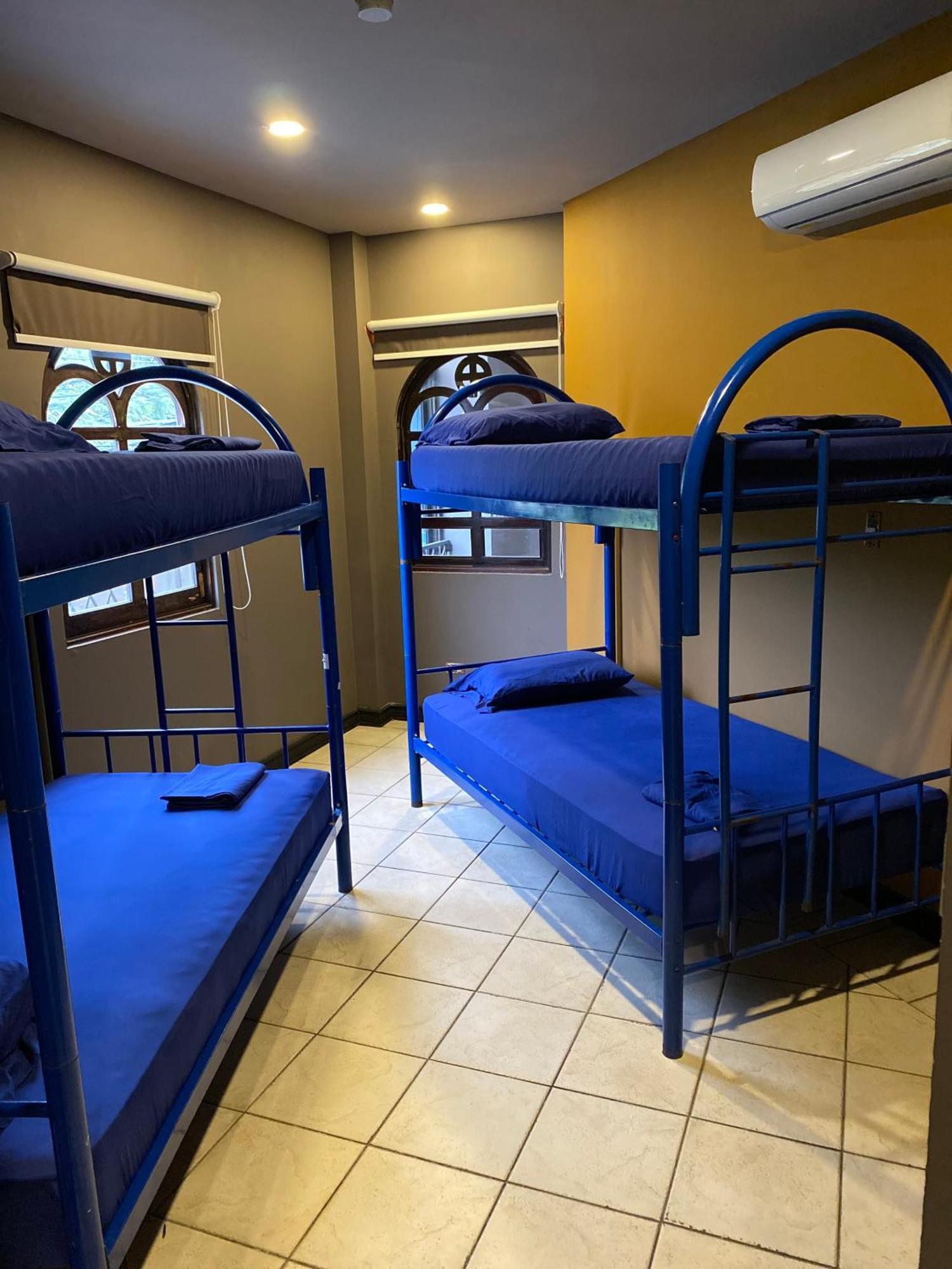 Alajuela Backpackers Airport Hostel Экстерьер фото